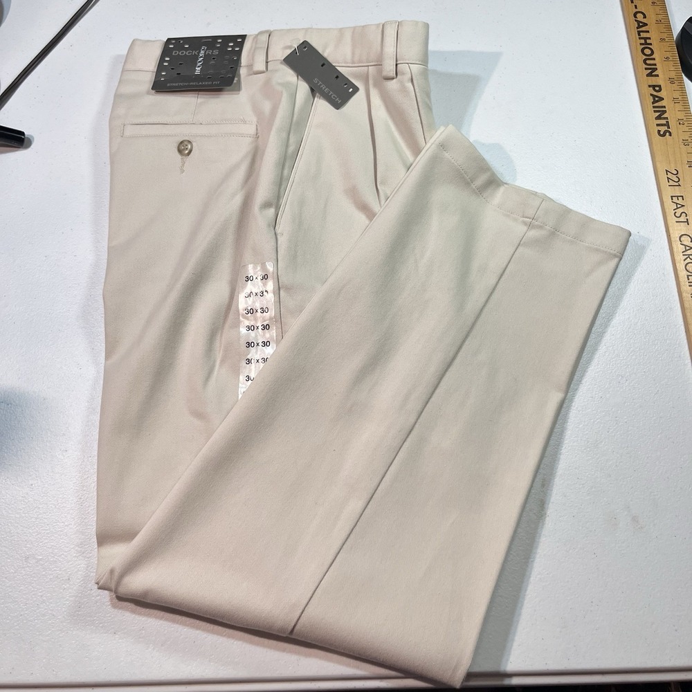 Dockers Men’s Khaki Chinos in Light Tan 30 X 30
